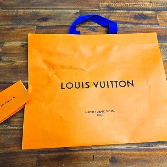 Louis Vuitton Bag - Picture 1 of 3